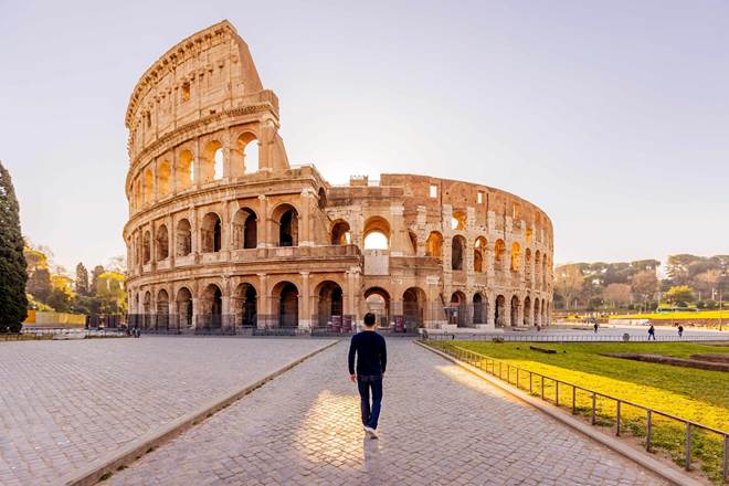 Vista del Coliseo de Roma desde el interior del arena